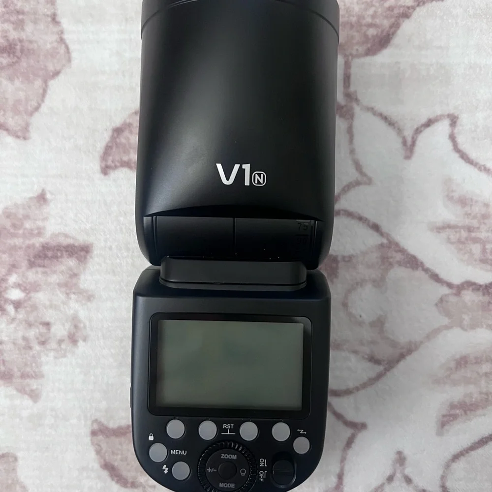 V1N Camera Flash in Black